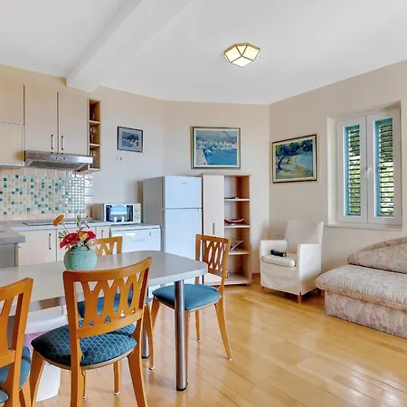 Grand View Apartment *