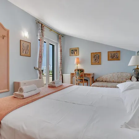 Grand View Apartment *